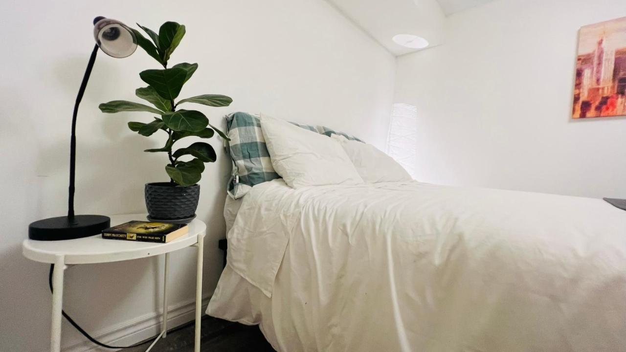 Toronto Bed & Breakfast - Free Parking Luaran gambar