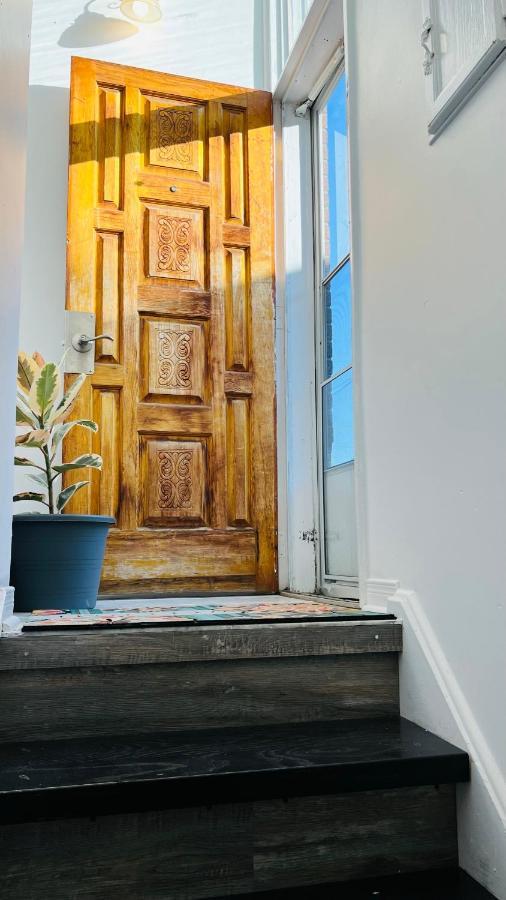 Toronto Bed & Breakfast - Free Parking Luaran gambar