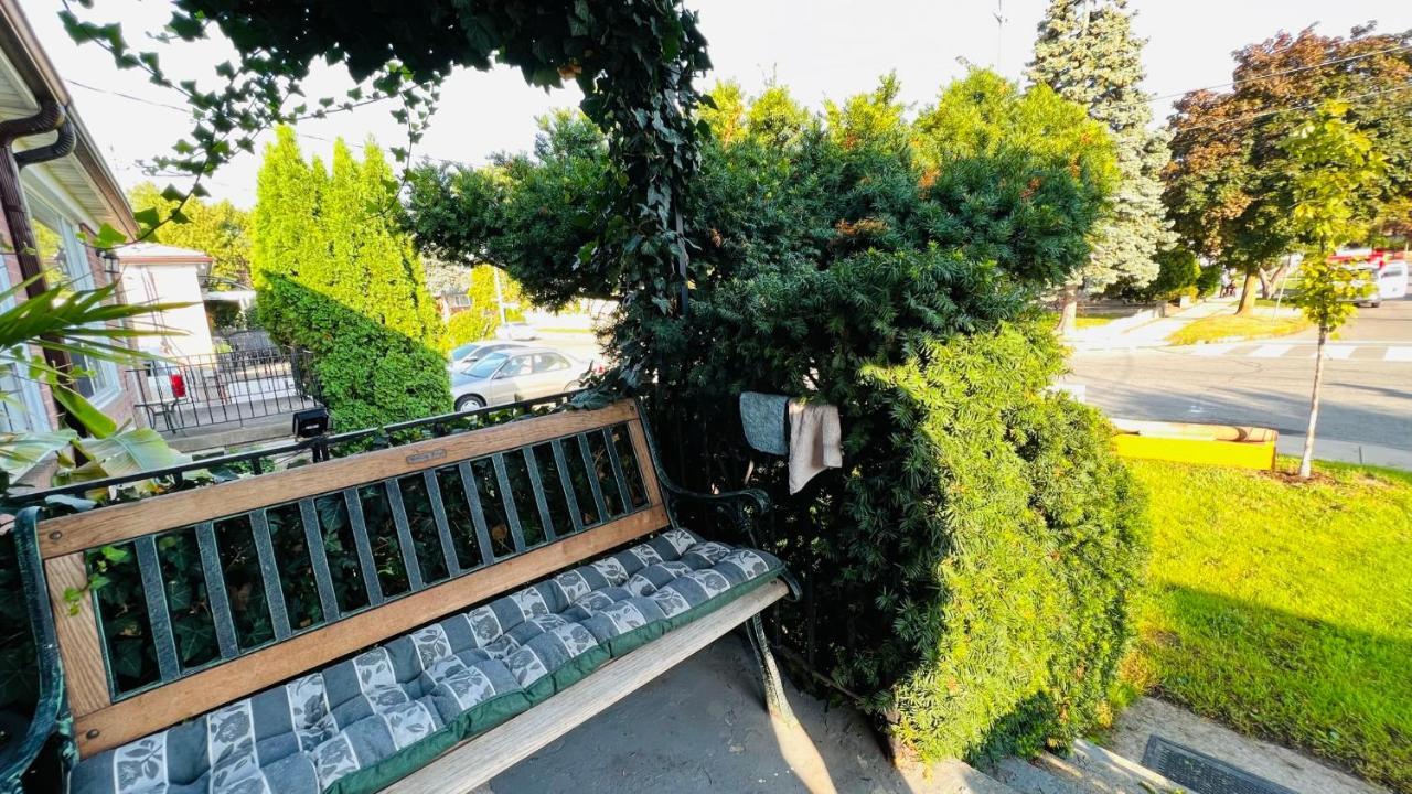 Toronto Bed & Breakfast - Free Parking Luaran gambar