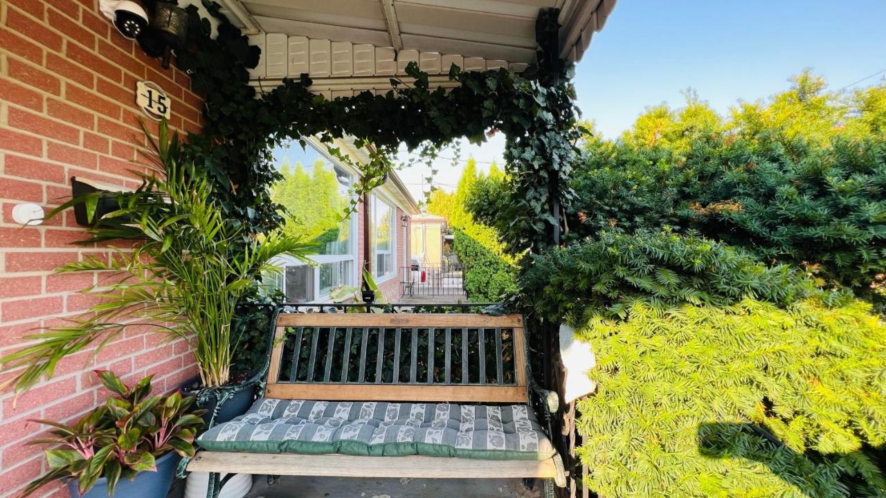 Toronto Bed & Breakfast - Free Parking Luaran gambar