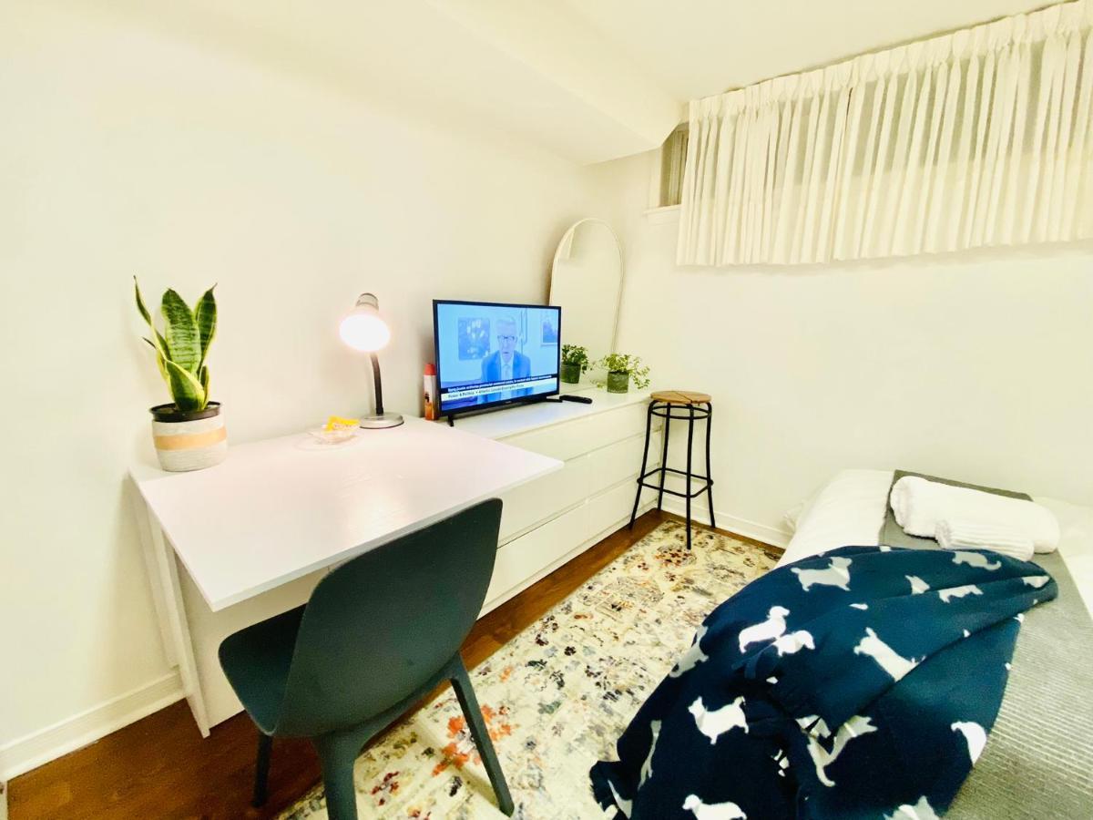Toronto Bed & Breakfast - Free Parking Luaran gambar
